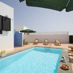 https://gran-villa-famara-puerto-del-carmen.in-canary-islands.com